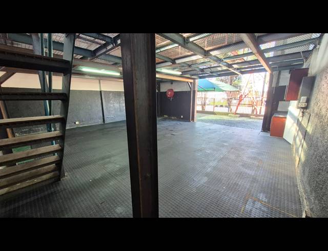 200M² FACTORY FOR SALE IN MOREHILL